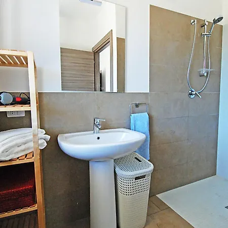 Charming House In Is Potettus With Private Garden Semesterbostad