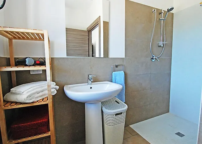 Charming House In Is Potettus With Private Garden Nyaraló